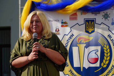 Lutsk, Ukrayna, 27 Mayıs 2023: Ulusal Gıda Teknolojileri Üniversitesi 'nin Volyn Profesyonel Koleji öğrencilerine takdirname