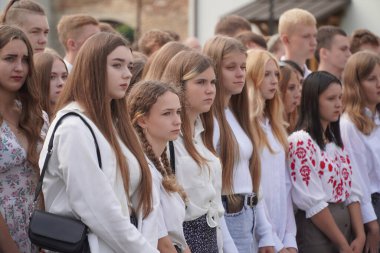 Lutsk, Ukrayna, 27 Mayıs 2023: Ulusal Gıda Teknolojileri Üniversitesi 'nin Volyn Profesyonel Koleji öğrencilerine takdirname