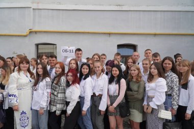 Lutsk, Ukrayna, 27 Mayıs 2023: Ulusal Gıda Teknolojileri Üniversitesi 'nin Volyn Profesyonel Koleji öğrencilerine takdirname