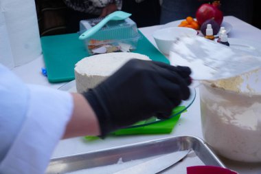 Lutsk, Ukrayna, 27 Mayıs 2023: Ulusal Gıda Teknolojileri Üniversitesi Volyn Profesyonel Koleji öğrencilerinin yemekleri