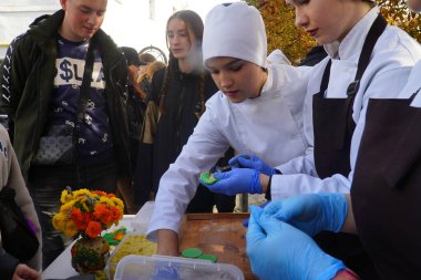 Lutsk, Ukrayna, 27 Mayıs 2023: Ulusal Gıda Teknolojileri Üniversitesi Volyn Profesyonel Koleji öğrencileri