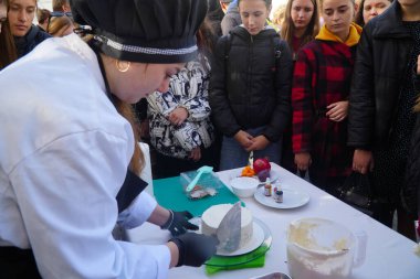Lutsk, Ukrayna, 27 Mayıs 2023: Ulusal Gıda Teknolojileri Üniversitesi Volyn Profesyonel Koleji öğrencileri