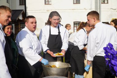 Lutsk, Ukrayna, 27 Mayıs 2023: Ulusal Gıda Teknolojileri Üniversitesi Volyn Profesyonel Koleji öğrencileri