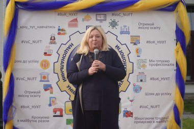 Lutsk, Ukrayna, 27 Mayıs 2023: Ulusal Gıda Teknolojileri Üniversitesi 'nin Volyn Profesyonel Koleji öğrencilerine takdirname