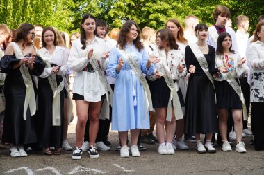 Lutsk Volyn Bölgesi Ukrayna 'daki son lise kutlamaları.