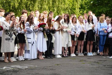 Lutsk Volyn Bölgesi Ukrayna 'daki son lise kutlamaları.