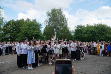 Lutsk Volyn Bölgesi Ukrayna 'daki son lise kutlamaları.
