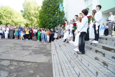 Lutsk Volyn Bölgesi Ukrayna 'daki son lise kutlamaları.