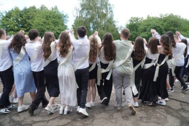 Lutsk Volyn Bölgesi Ukrayna 'daki son lise kutlamaları.