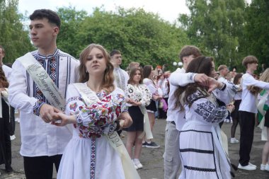 Lutsk Volyn Bölgesi Ukrayna 'daki son lise kutlamaları.