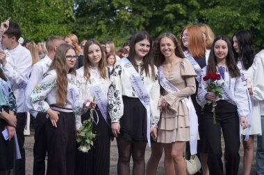 Lutsk Volyn Bölgesi Ukrayna 'daki son lise kutlamaları.