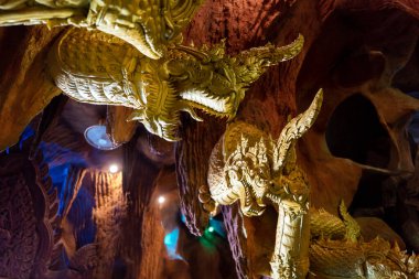 Naga adında efsanevi hayvan sanatlarıyla dolu bir mağara..