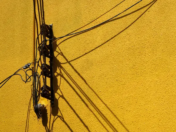 Bir CCTV 'nin (Kapalı devre televizyonu) stok fotoğrafı genellikle izleme, güvenlik veya izleme sistemleriyle ilgili bir resim veya illüstrasyon içerir. Bu tür bir resim,              