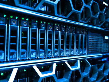 sunucu bilgisayarı yüksek performanslı, istikrarlı ve çok sayıda kullanıcıya hizmet verebilmeli.