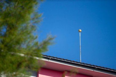 Şimşek koruması için paratoner  .