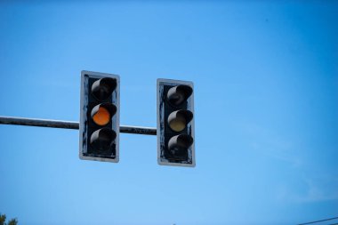 Kırmızı trafik ışığı dur sinyali .