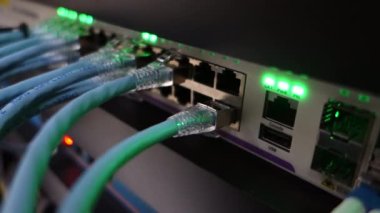 Kullanıcıların çeşitli bilgi sistemlerine erişebilmesi için sunucu ve yönlendirici / ağ geçidi merkezileştirilmiş bağlantısı