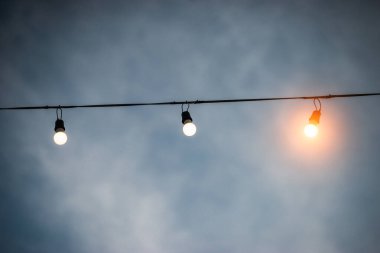 Düşünceleri ve fikirleri ifade eden ampuller