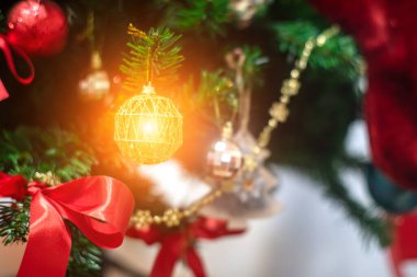 Eski zamanlarda, Noel ağacı cennette bir ağaç demekti..