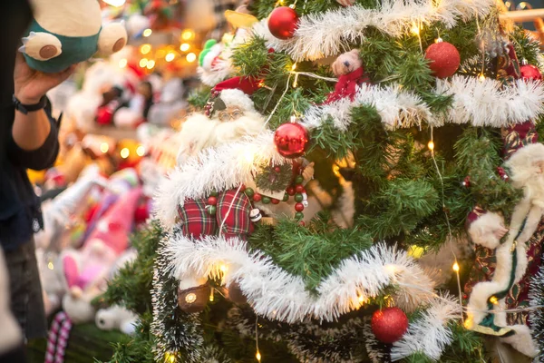 古代には クリスマスツリーは楽園の木を意味していました ストック写真