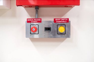 Halka açık alanda sıkı alarm .