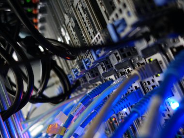 anahtara bağlı ağ kabloları - veri merkezi donanım teknolojisinin yakınlaştırılması                           