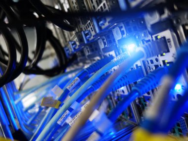anahtara bağlı ağ kabloları - veri merkezi donanım teknolojisinin yakınlaştırılması           