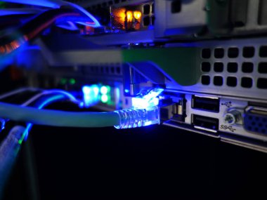 anahtara bağlı ağ kabloları - veri merkezi donanım teknolojisinin yakınlaştırılması                           