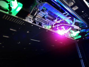 anahtara bağlı ağ kabloları - veri merkezi donanım teknolojisinin yakınlaştırılması           