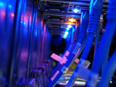 anahtara bağlı ağ kabloları - veri merkezi donanım teknolojisinin yakınlaştırılması                           