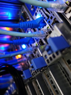 anahtara bağlı ağ kabloları - veri merkezi donanım teknolojisinin yakınlaştırılması                           