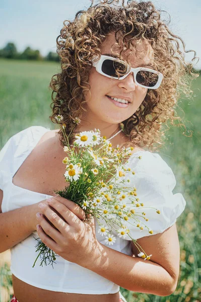 Beautiful Young Woman Curly Hair White Dress Bouquet Flowers — Stock Photo, Image