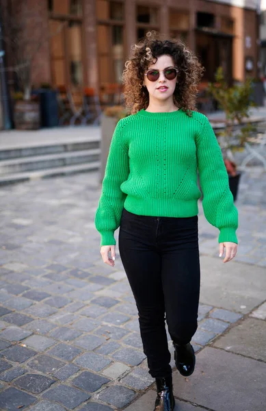 Young Fashionable Woman Green Sweater Walks City Street Fashion Concept — Stock Photo, Image
