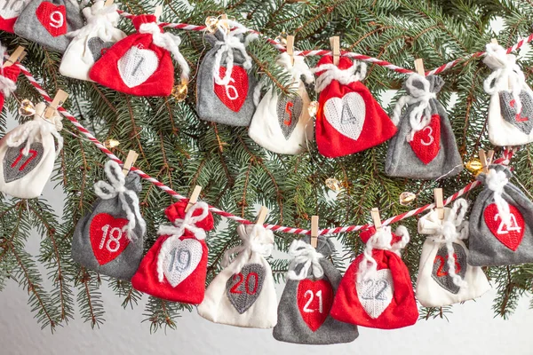 Uyarı takvimi. Sayılarla geliyor. Noel takvimi. Yemek pişirme Uygulaması. 