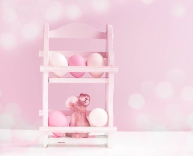 Paskalya geçmişi. Arka planda Paskalya tavşanı. Paskalya yumurtaları. bokeh. Boşluğu kopyala