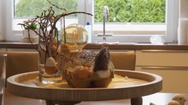 Paskalya. Mutfak dekorasyonu. Paskalya yumurtaları. Festival masa dekorasyonu