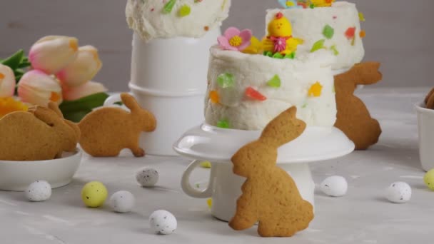 Wielkanoc Wielkanoc Zsiadła Domowej Roboty Pieczenie Ozdobione Dekoracjami Wielkanocnymi — Wideo stockowe