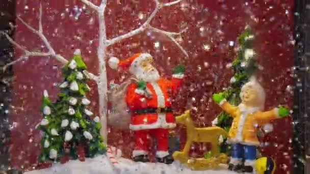 Bola Navidad Con Nieve Santa Claus Paisaje Invierno Con Regalo — Vídeos de Stock