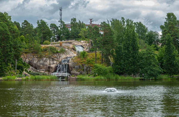 Finlandia Kotka Luglio 2022 Parco Lago Sopokanlahti Cascata Dall Altra — Foto Stock