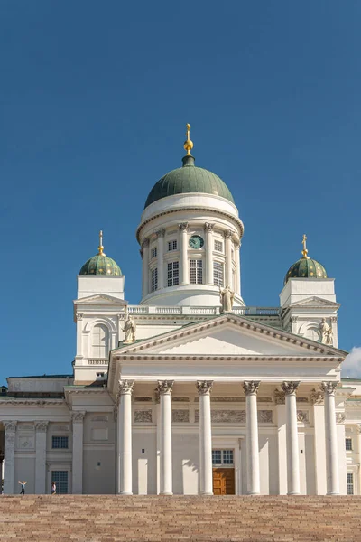 Helsinki Finlandia Lipca 2022 Portret Zbliżenie Białej Katedry Błękitnego Nieba — Zdjęcie stockowe