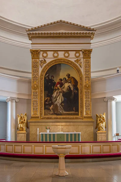 芬兰赫尔辛基 2022年7月19日 大教堂内 在主祭坛后面的金色的修复墙 蒂莫利翁 Carl Timoleon Von Neff 的画作 — 图库照片