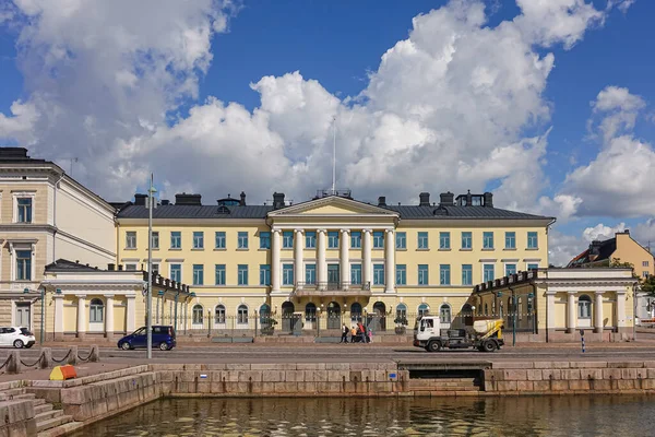 Helsinki Finlandia Lipca 2022 Żółty Urząd Prezydencki Pałac Białymi Filarami — Zdjęcie stockowe