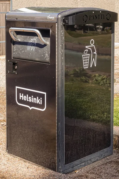 Helsinki Finlandia Julio 2022 Acercamiento Del Cubo Basura Público Negro — Foto de Stock