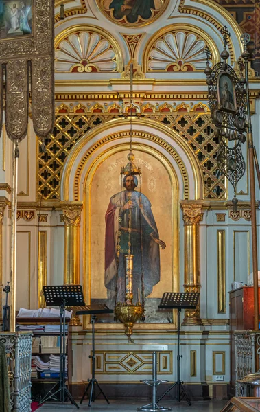 芬兰赫尔辛基 2022年7月20日 乌斯韦尔斯基主教座堂 科泽尔山的神像是科泽尔山重要的绘画和祈祷地点 金色的框架 巨大的吊灯架等等 — 图库照片