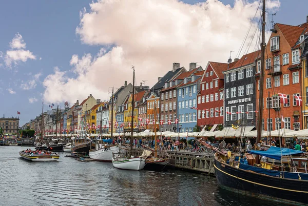 Kopenhaga Dania Lipca 2022 Widok Zachód Kolorowe Fasady Rzędów Restauracji — Zdjęcie stockowe