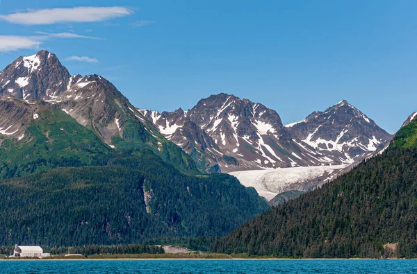 2011 화이트 드라이 패치와 빙하가 산맥의 풍경에서 보인다 사방에 — 스톡 사진