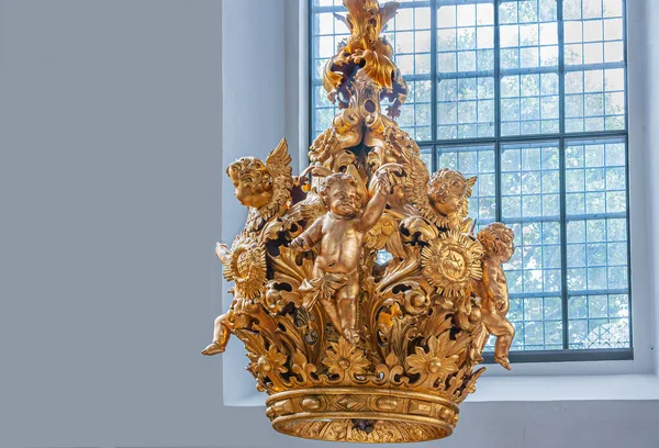 코펜하겐 덴마크 2010 Vor Frelsers 매달려 Baptismal Font Golden Crown — 스톡 사진