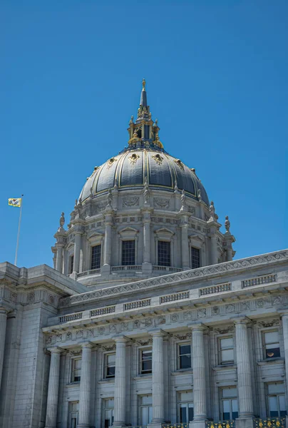 샌프란시스코 캘리포니아 2023년 12일 외관과 거대한 장식에와 첨탑에 바람에 스트레칭 — 스톡 사진