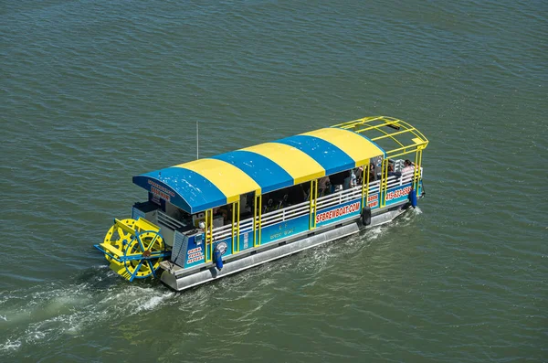 샌프란시스코 캘리포니아 2023 항해에 파란색 노란색 Sfbrewboat — 스톡 사진
