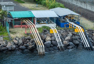 Guatemala, Puerto Quetzal - 20 Temmuz 2023: Sahil şeridinde su arıtma tesisi